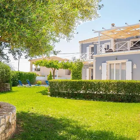 Angelina Villa *